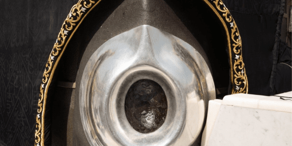 Hajr Al-Aswad (The Black Stone From Heaven) – Everything You Need To Know