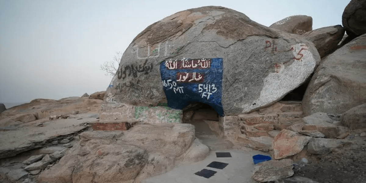 Jabal al-thawr ( Cave of Thawr, Mount Thawr)