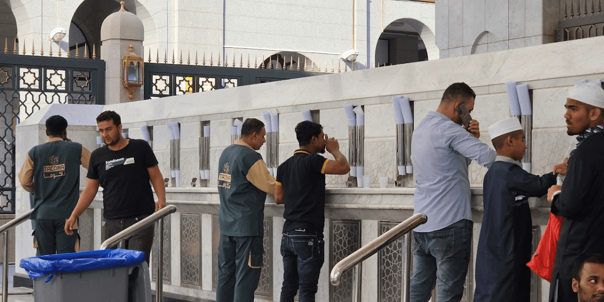 How to drink Zamzam water – Correct etiquettes