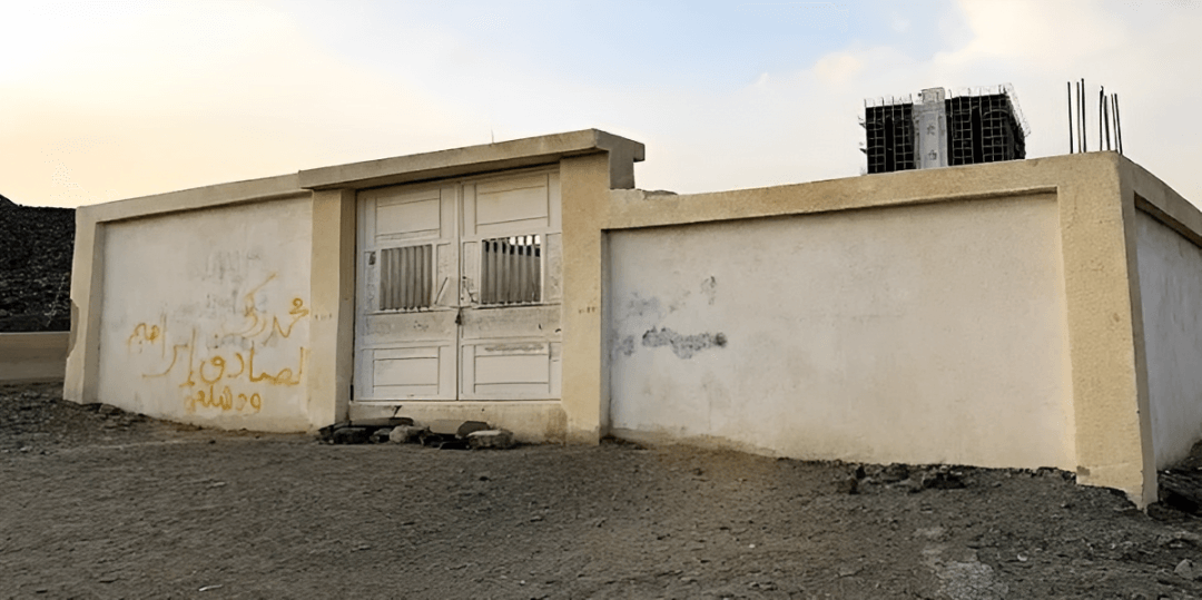 Grave of Maymuna Bint Al-Harith (RA)