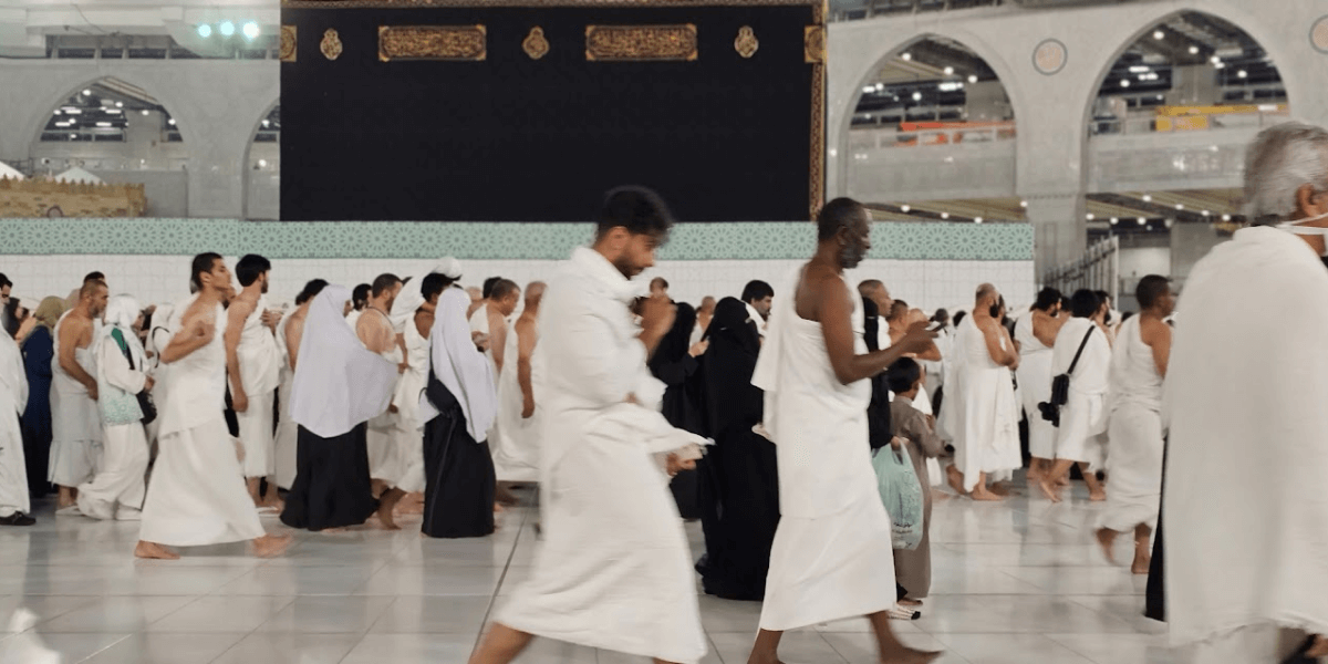 How To Perform Tawaf – Your Complete Guide – Duas, Rules and More